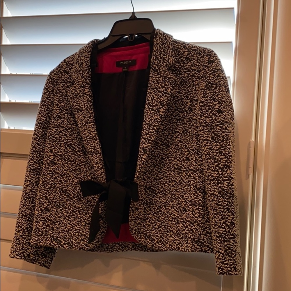 Ann Taylor jacket with mid-length sleeves. Size 6
